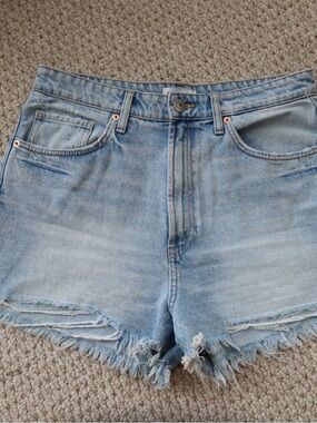 Zara Light Wash Denim Frayed Hem Women's Shorts